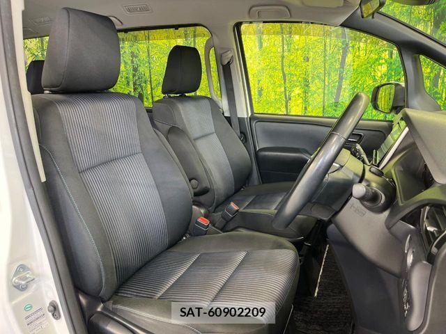 Toyota VOXY 2017-06 8528125-7