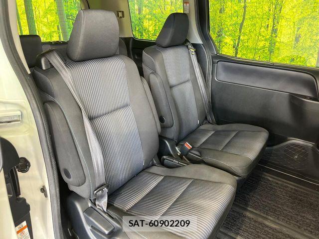 Toyota VOXY 2017-06 8528125-8