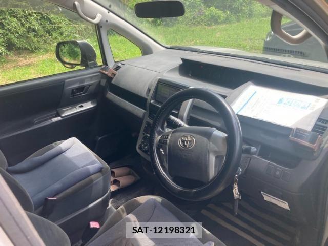 Toyota VOXY 2010-04 8528147-14