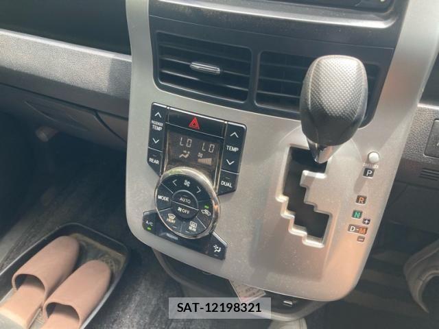 Toyota VOXY 2010-04 8528147-23