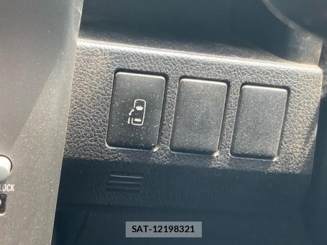 Toyota VOXY 2010-04 8528147-24