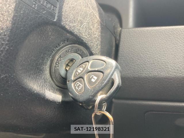 Toyota VOXY 2010-04 8528147-25
