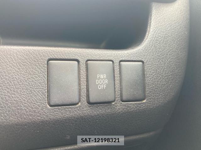 Toyota VOXY 2010-04 8528147-26