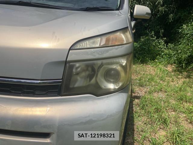 Toyota VOXY 2010-04 8528147-4