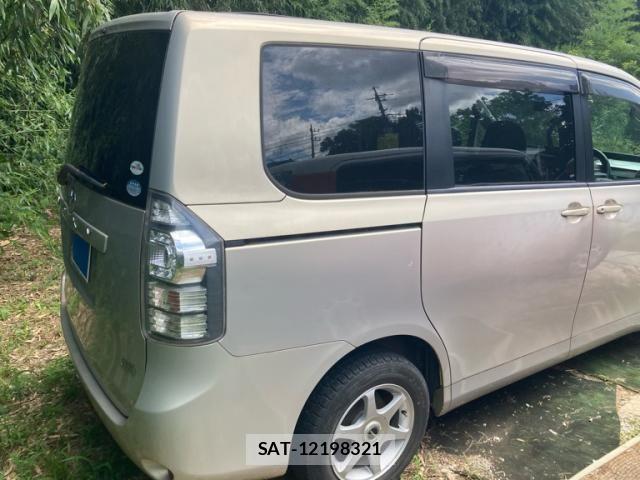 Toyota VOXY 2010-04 8528147-5