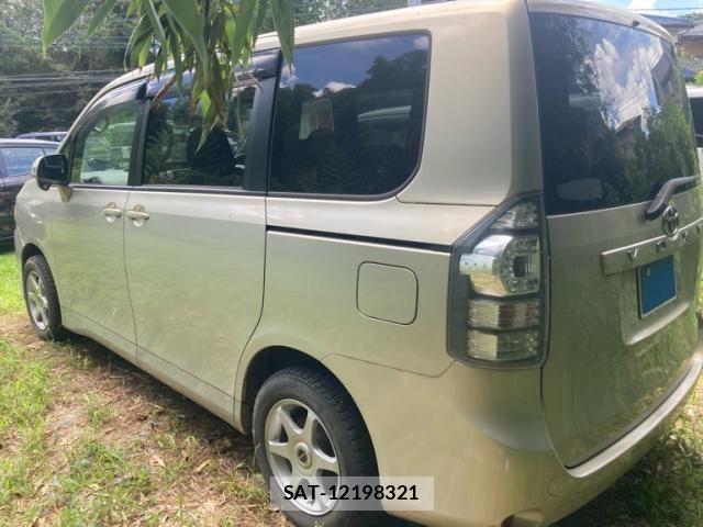 Toyota VOXY 2010-04 8528147-6