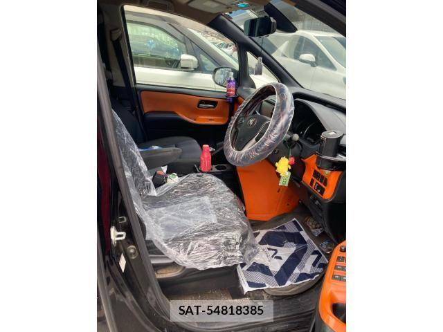 Toyota VOXY 2016-03 8528146-13