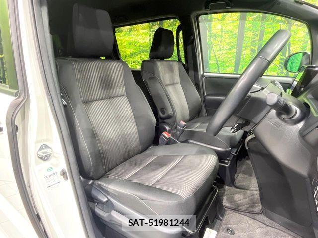 Toyota VOXY 2018-01 8528115-7