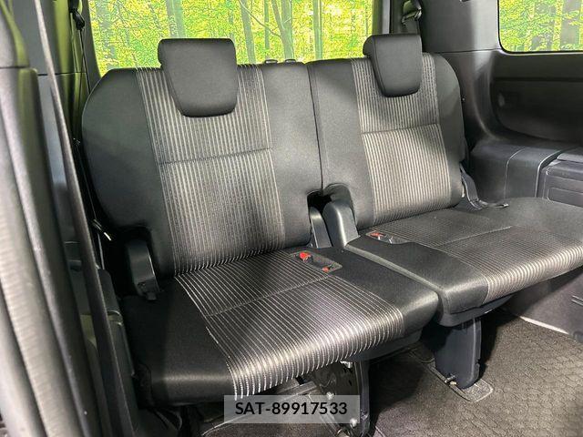 Toyota VOXY 2017-07 8528135-9