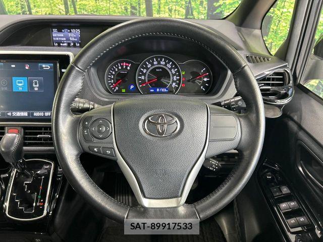 Toyota VOXY 2017-07 8528135-11