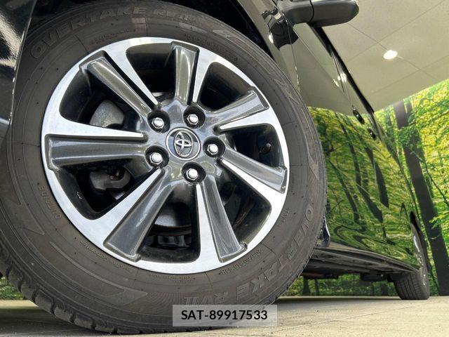Toyota VOXY 2017-07 8528135-13