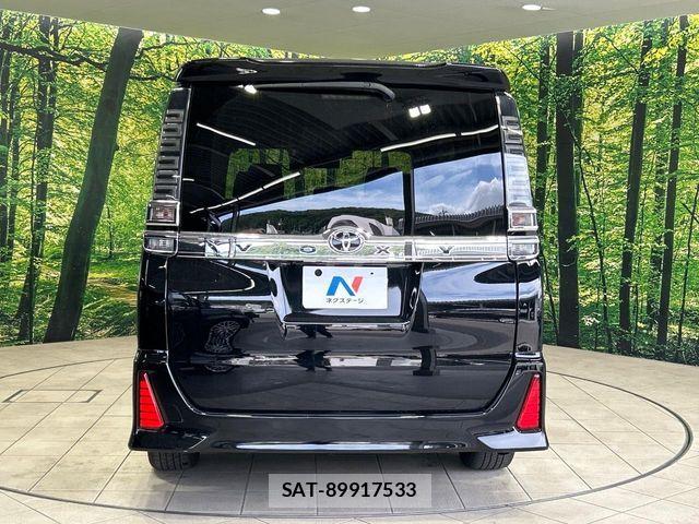 Toyota VOXY 2017-07 8528135-15