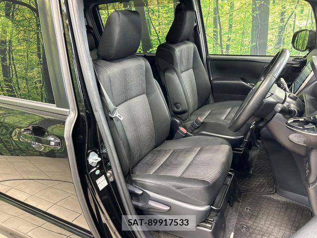 Toyota VOXY 2017-07 8528135-7