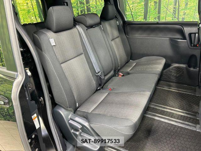 Toyota VOXY 2017-07 8528135-8