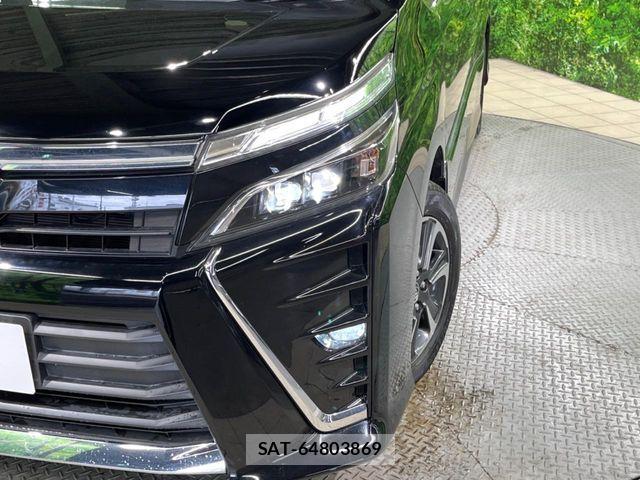 Toyota VOXY 2018-04 8528116-12