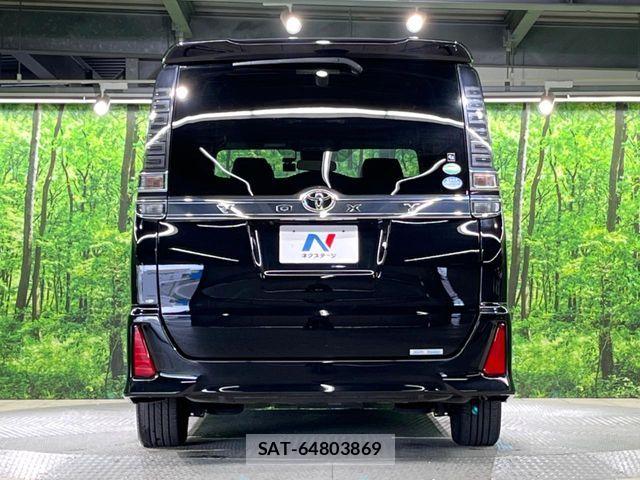 Toyota VOXY 2018-04 8528116-15