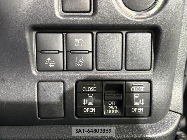 Toyota VOXY 2018-04 8528116-5