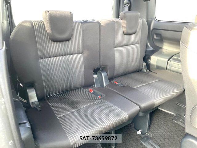 Toyota VOXY 2018-04 8528134-9