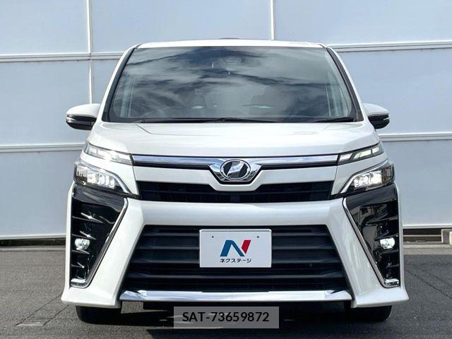 Toyota VOXY 2018-04 8528134-13