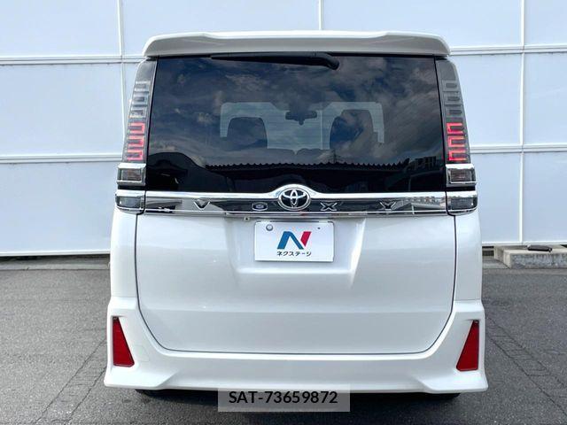 Toyota VOXY 2018-04 8528134-14
