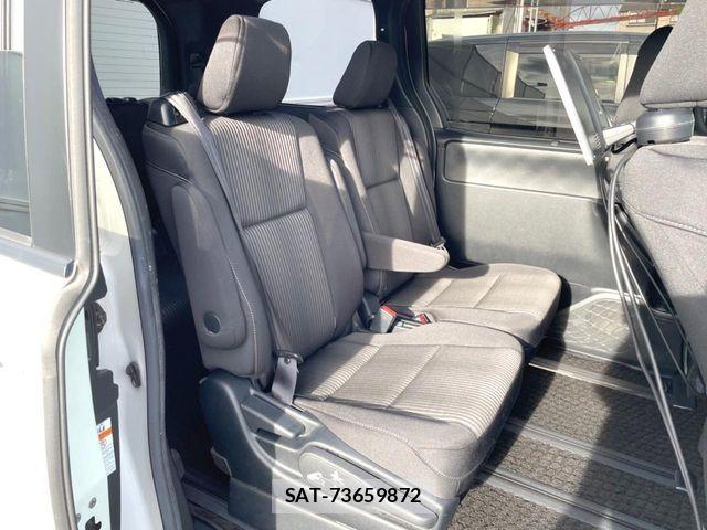 Toyota VOXY 2018-04 8528134-8