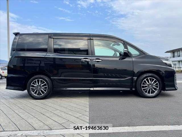 Toyota VOXY 2017-02 8528140-11
