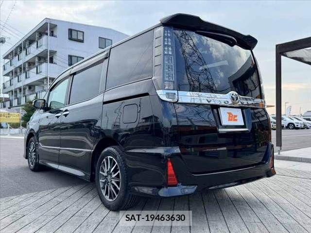 Toyota VOXY 2017-02 8528140-12