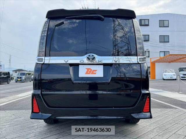 Toyota VOXY 2017-02 8528140-13