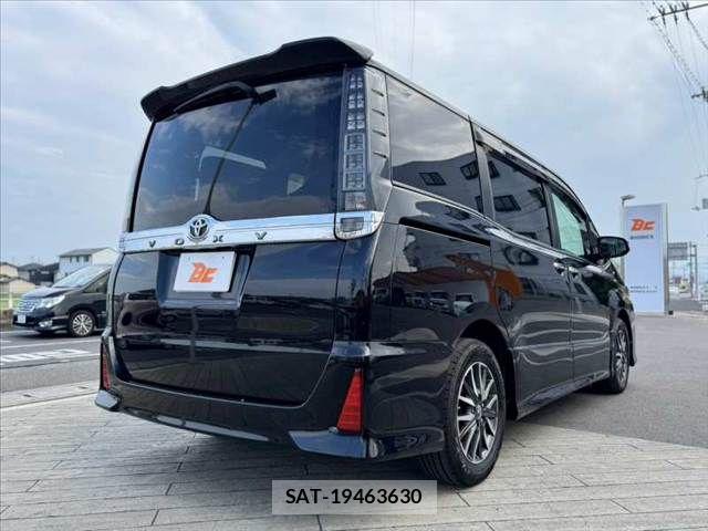 Toyota VOXY 2017-02 8528140-14
