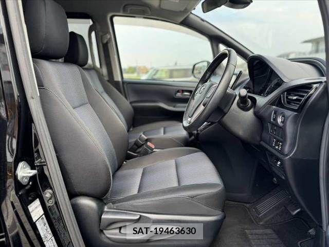 Toyota VOXY 2017-02 8528140-15