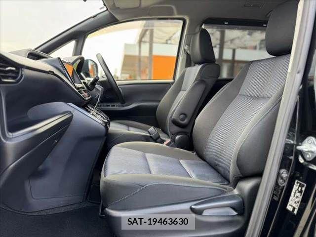 Toyota VOXY 2017-02 8528140-16