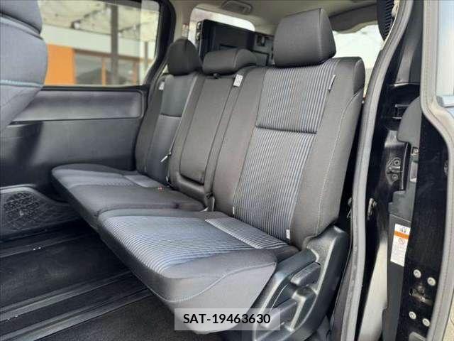 Toyota VOXY 2017-02 8528140-17