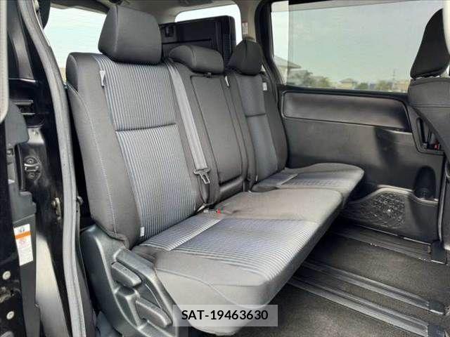 Toyota VOXY 2017-02 8528140-18