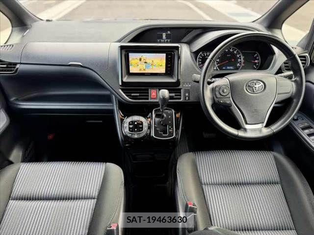 Toyota VOXY 2017-02 8528140-1