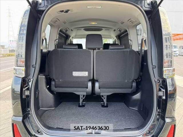 Toyota VOXY 2017-02 8528140-19