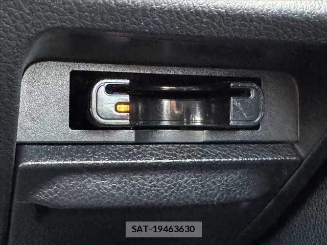 Toyota VOXY 2017-02 8528140-25