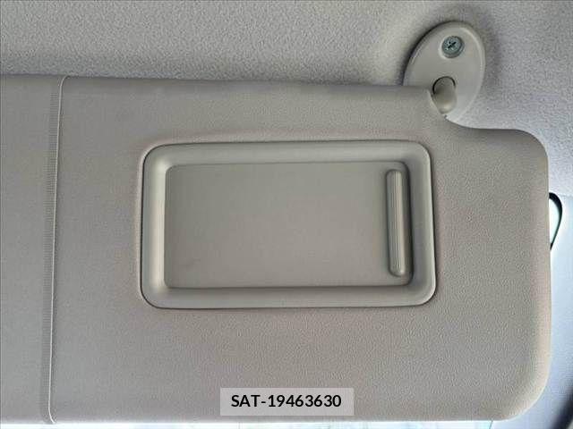 Toyota VOXY 2017-02 8528140-26
