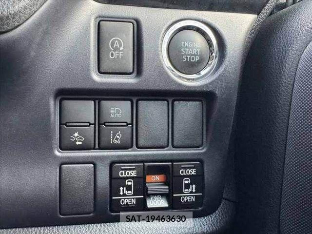 Toyota VOXY 2017-02 8528140-4