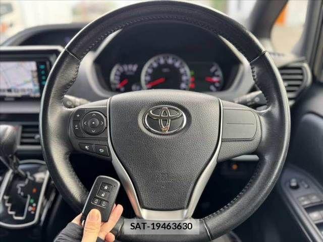 Toyota VOXY 2017-02 8528140-5