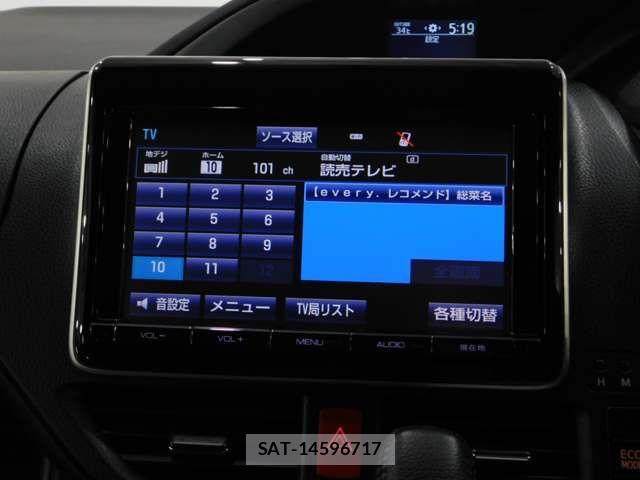 Toyota VOXY 2015-11 8528138-12
