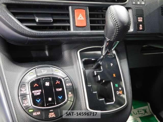 Toyota VOXY 2015-11 8528138-17