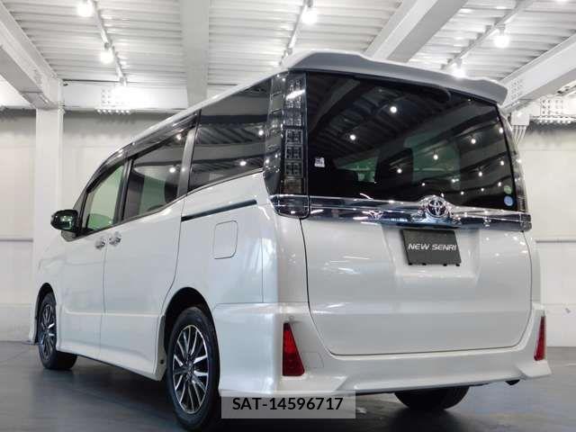 Toyota VOXY 2015-11 8528138-1