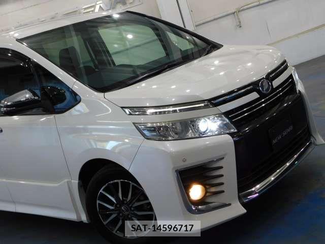 Toyota VOXY 2015-11 8528138-5