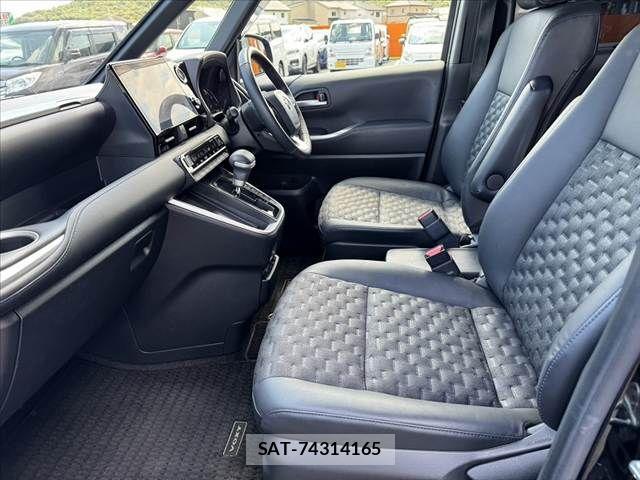 Toyota VOXY 2022-10 8528103-17