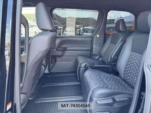 Toyota VOXY 2022-10 8528103-18