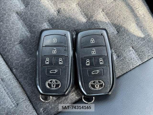 Toyota VOXY 2022-10 8528103-6