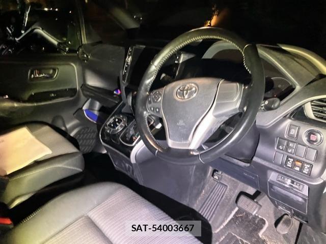 Toyota VOXY 2018-07 8528141-10