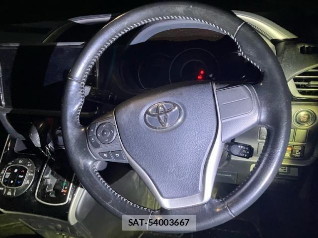 Toyota VOXY 2018-07 8528141-11