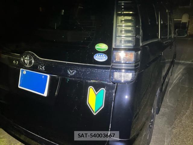 Toyota VOXY 2018-07 8528141-2
