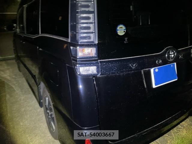 Toyota VOXY 2018-07 8528141-3